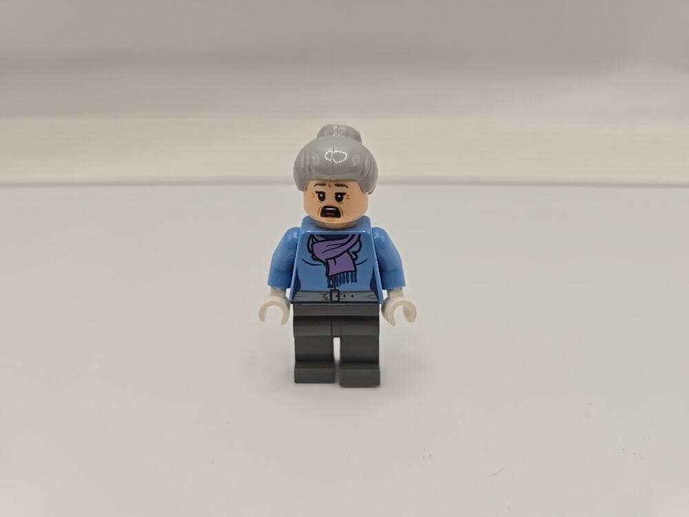 LEGO Marvel Super Heroes Spider-Man: Old Aunt May Scarf Minifigure sh272 76057